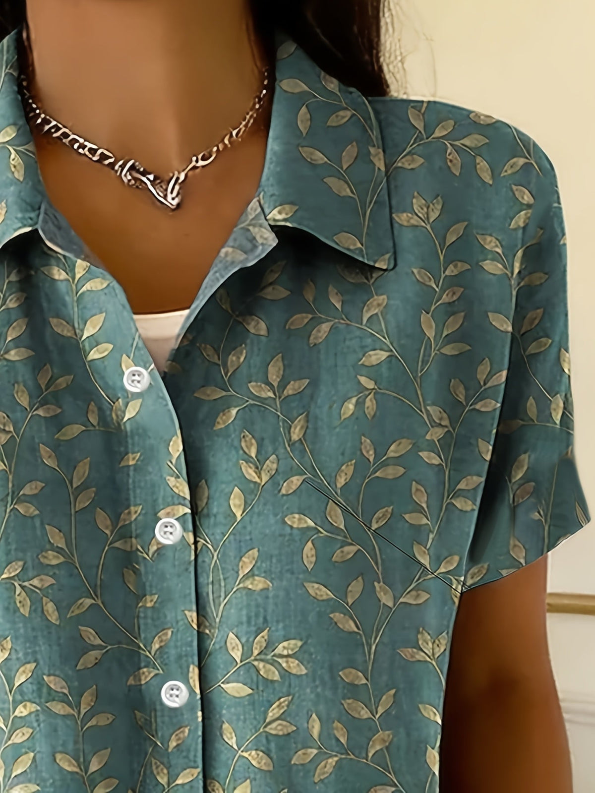 Elspeth | Leaf Print Button-Up Shirt